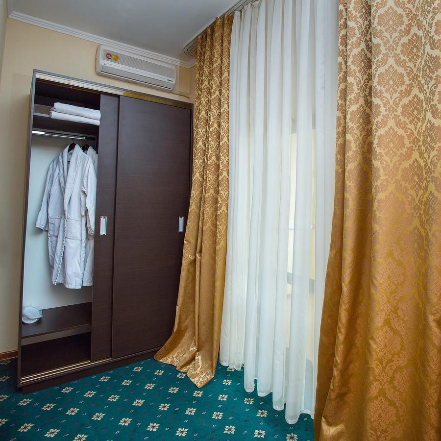 Stary Melnik Hotel Almaty Exterior photo